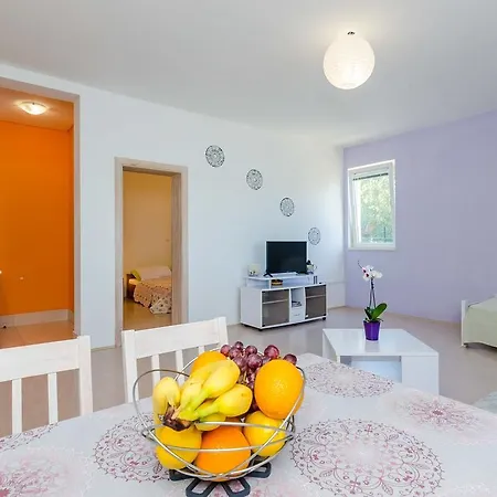 Sladjenovici 9012a Apartment Slano